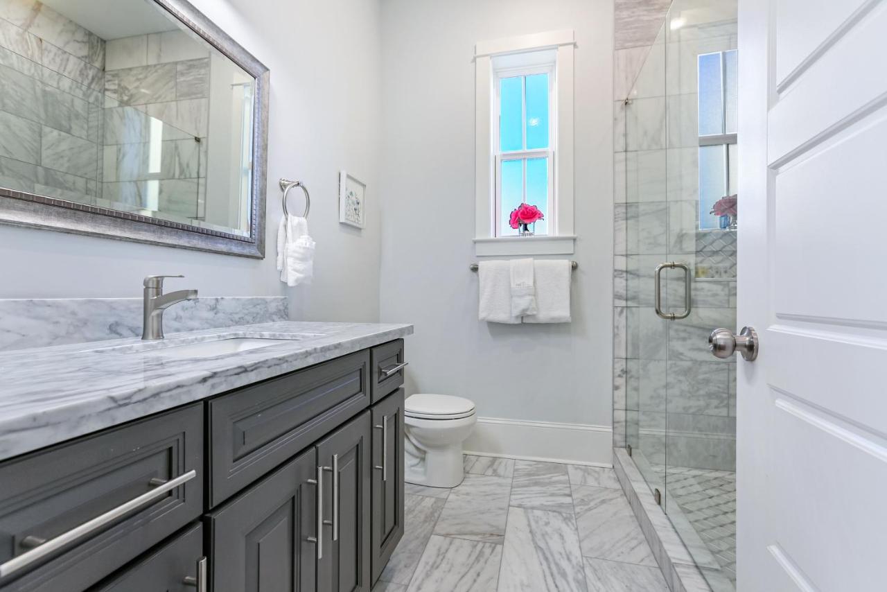 Hosteeva Chic Urban Retreat W Pool Steps To St Charles Ave And Near Bourbon St Appartement New Orleans Buitenkant foto