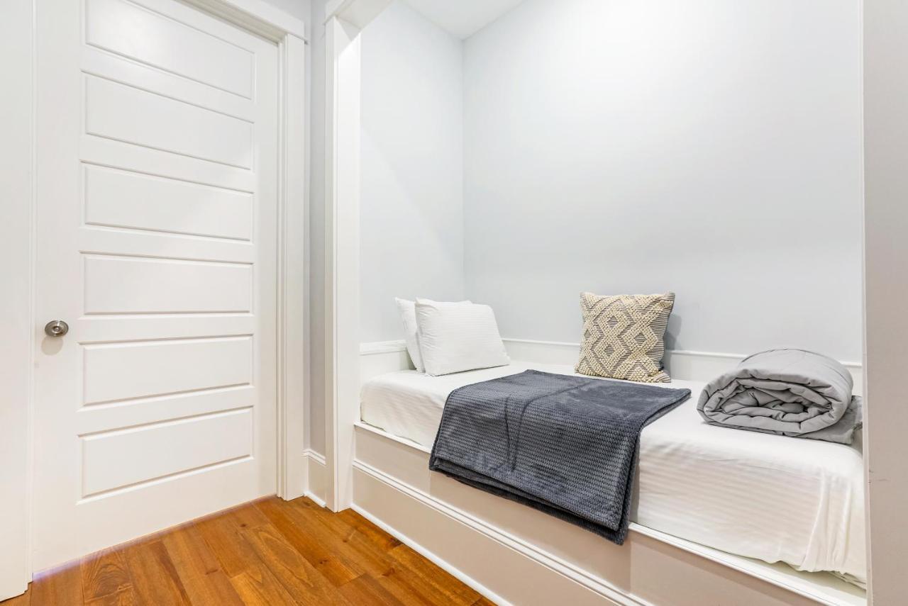 Hosteeva Chic Urban Retreat W Pool Steps To St Charles Ave And Near Bourbon St Appartement New Orleans Buitenkant foto