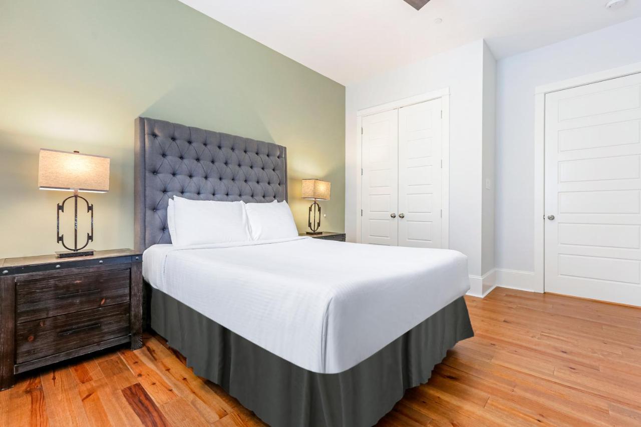 Hosteeva Chic Urban Retreat W Pool Steps To St Charles Ave And Near Bourbon St Appartement New Orleans Buitenkant foto