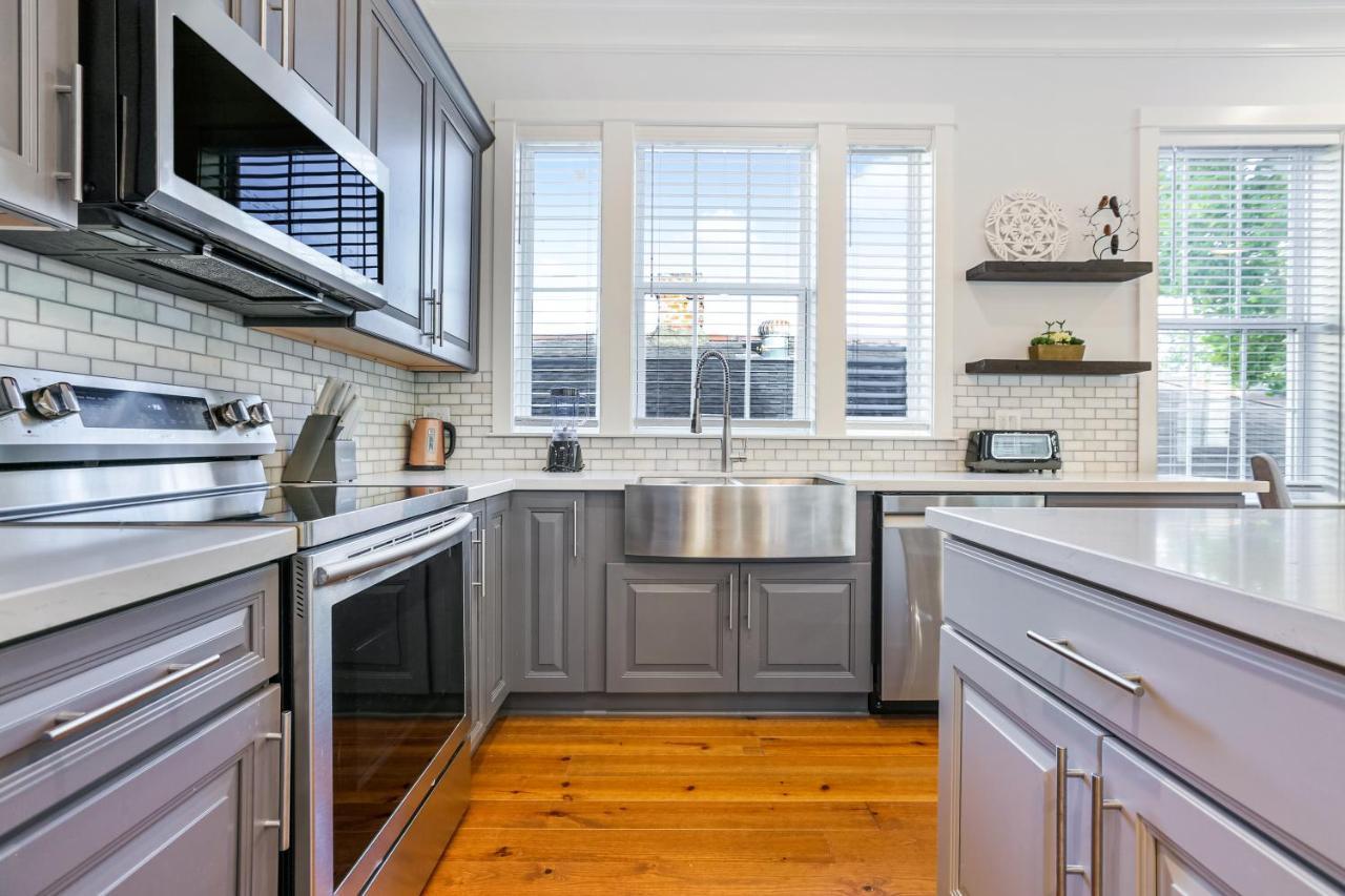 Hosteeva Chic Urban Retreat W Pool Steps To St Charles Ave And Near Bourbon St Appartement New Orleans Buitenkant foto
