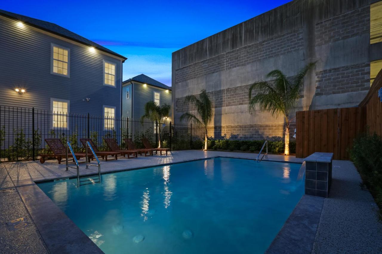 Hosteeva Chic Urban Retreat W Pool Steps To St Charles Ave And Near Bourbon St Appartement New Orleans Buitenkant foto